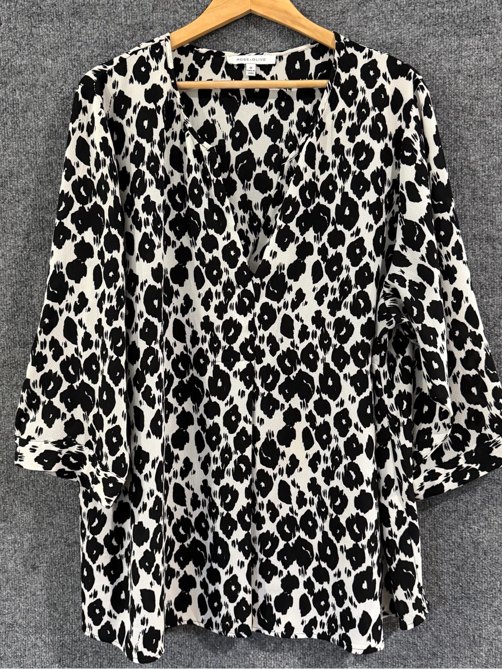 Rose + Olive Womens 3/4 Sleeve Top Size 3X Gray Black V Neck Office Career